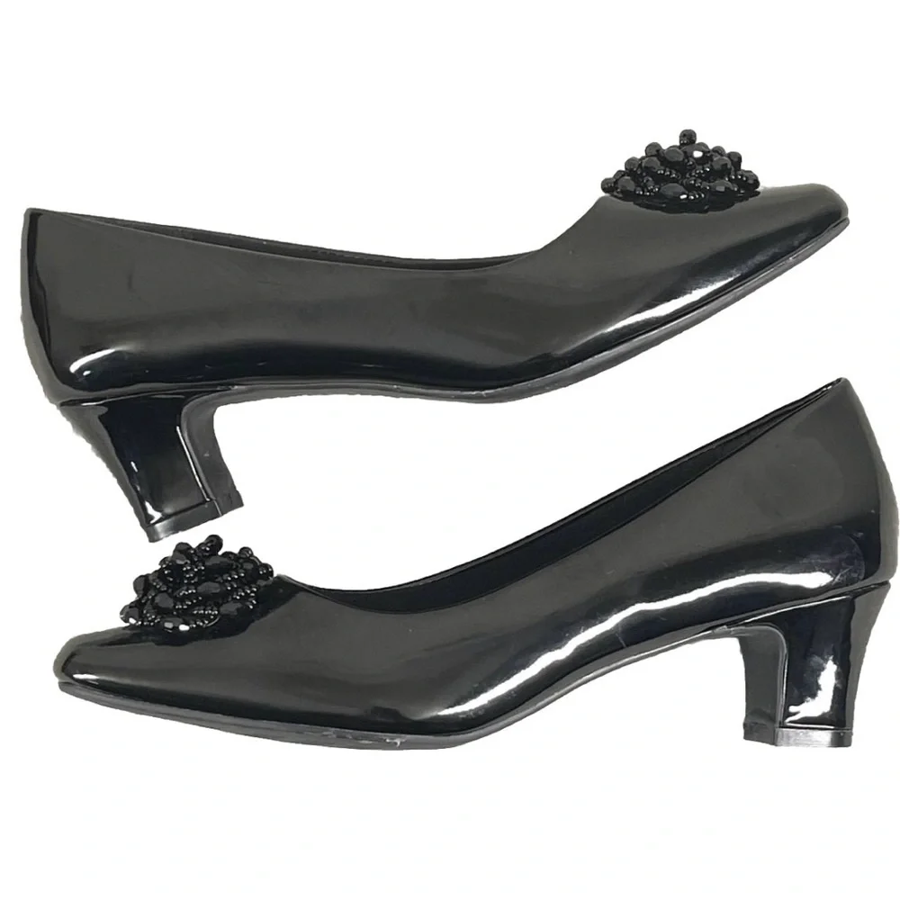 PUMP KITTEN HEELS Black W/Black‎ Carnation Medallions Torta Caliente Women's 8M